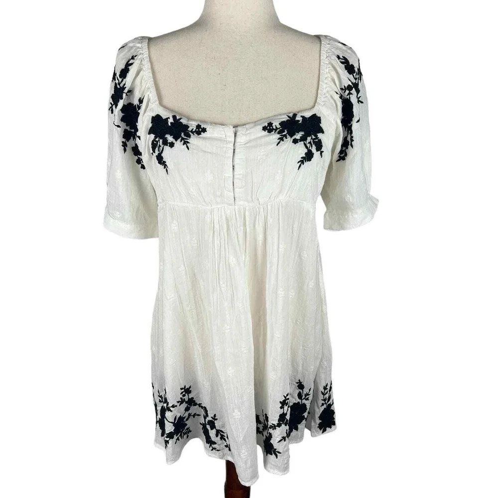 Free People Embroidered Square Neck Peasant Top White Black Size S, NWT